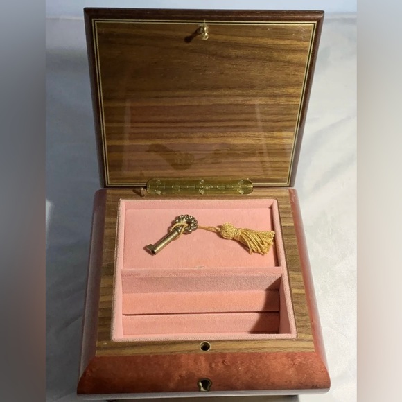 Alice Sturzinger Romance Italy Burl Swiss Movement Music Box Floral Design + Key - Picture 3 of 10